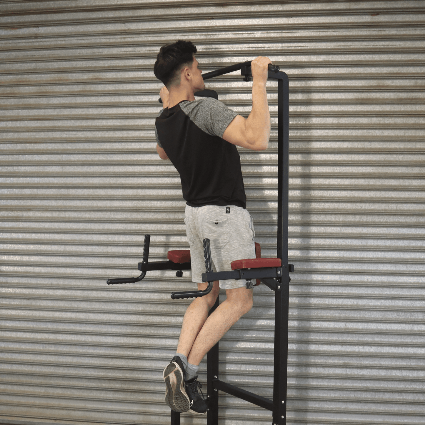 Pull up tower - Zwart